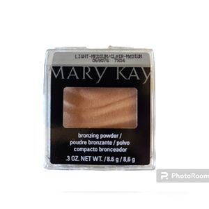 New Mary Kay Bronzing Powder L/M